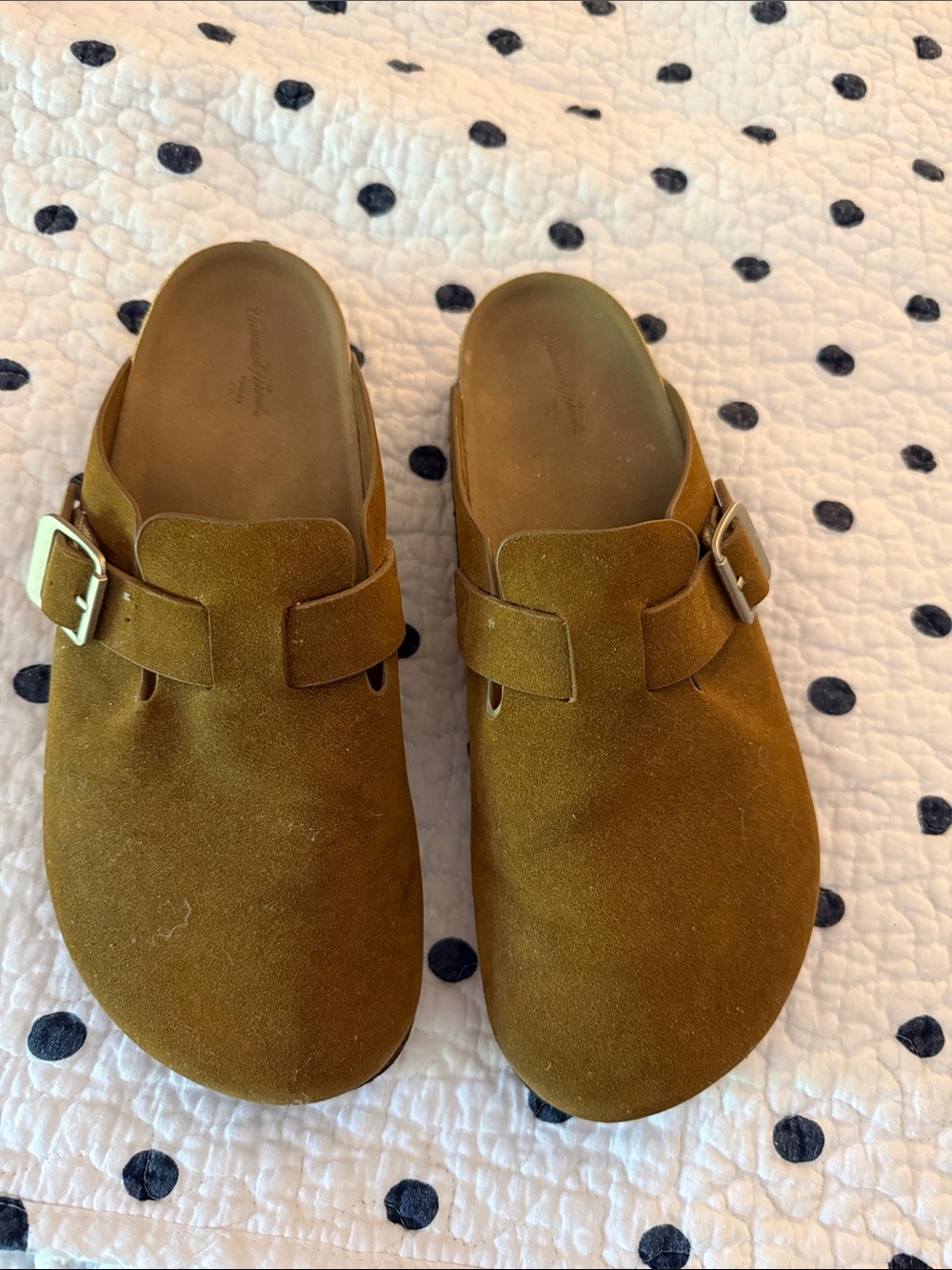 Universal Thread women 8  Suede Slip-On Clog in tan with Buckle